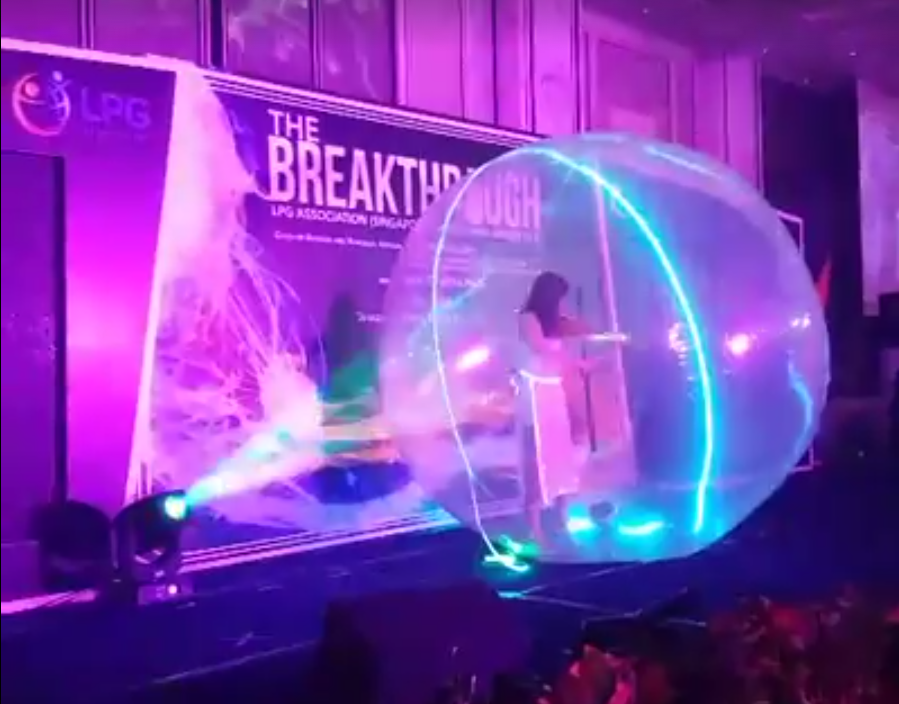 Music Ball Violinist2